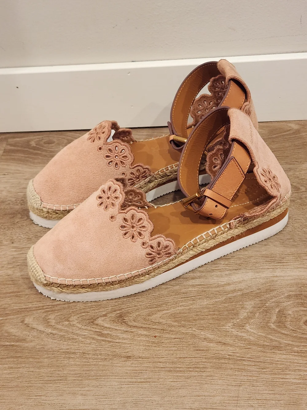 See By Chloe Glyn Natural Floral Scalloped Suede Ankle Strap Espadrille Womens 7